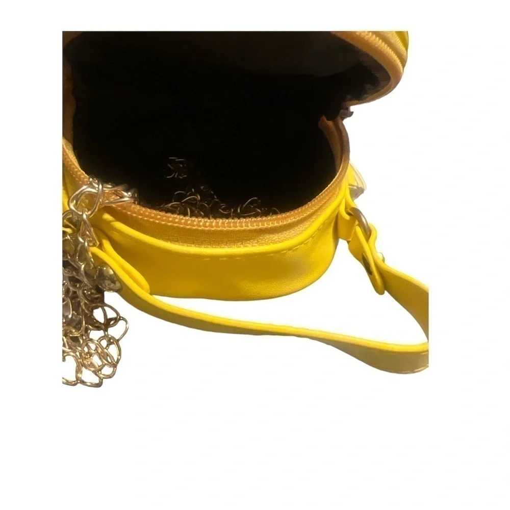 CROSSBODY bag with goldstone chain. Yellow